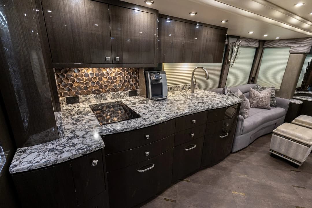 2021 Prevost Millennium H3-45 - Image 20