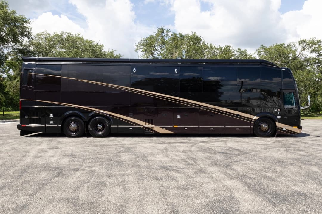 2021 Prevost Millennium H3-45 - Image 3