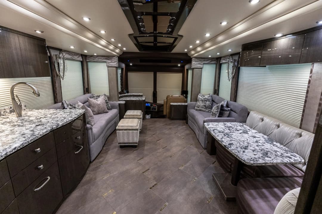 2021 Prevost Millennium H3-45 - Image 21
