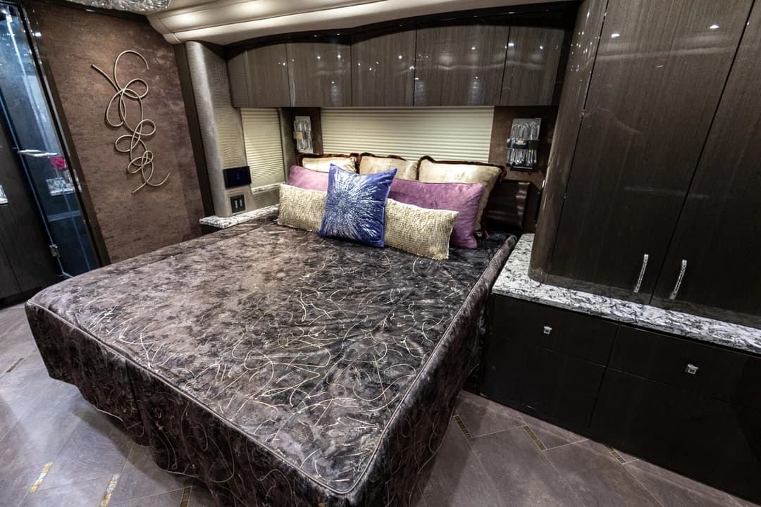 2021 Prevost Millennium H3-45 - Image 24