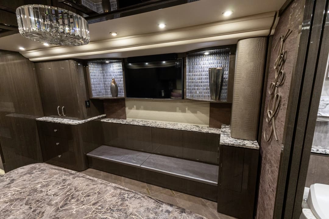 2021 Prevost Millennium H3-45 - Image 27