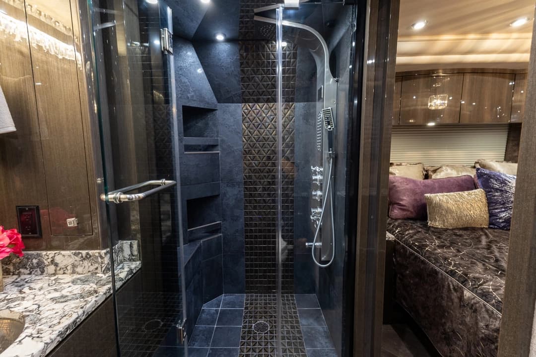2021 Prevost Millennium H3-45 - Image 29