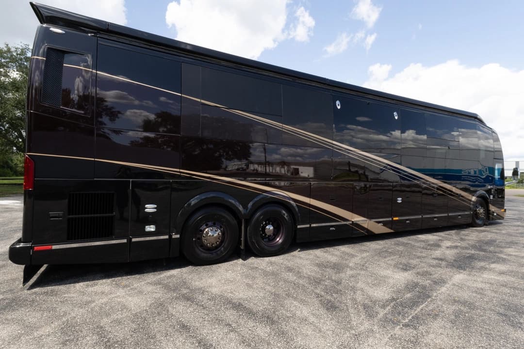 2021 Prevost Millennium H3-45 - Image 4