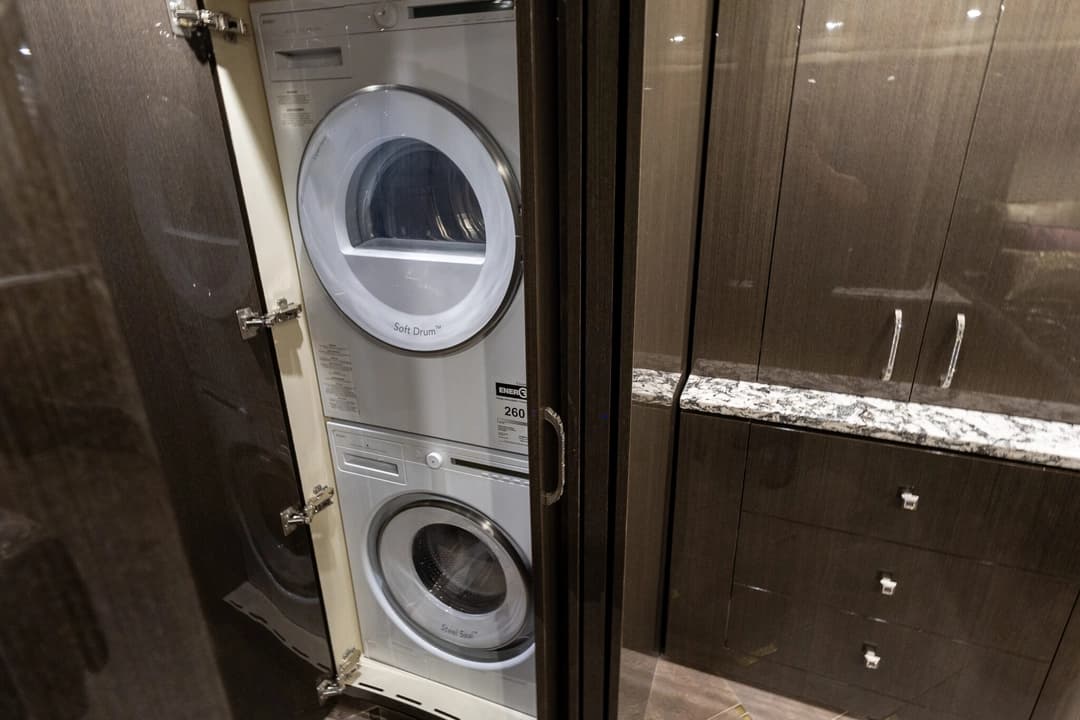 2021 Prevost Millennium H3-45 - Image 31