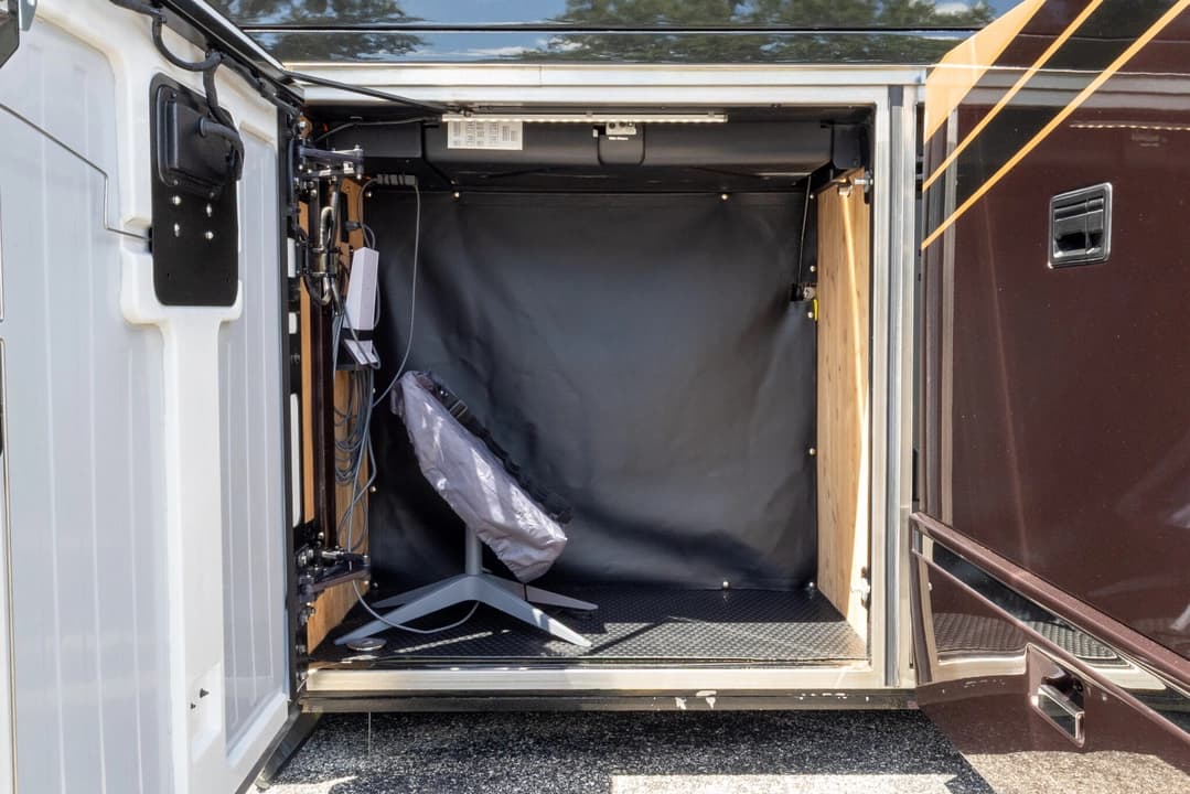 2021 Prevost Millennium H3-45 - Image 41