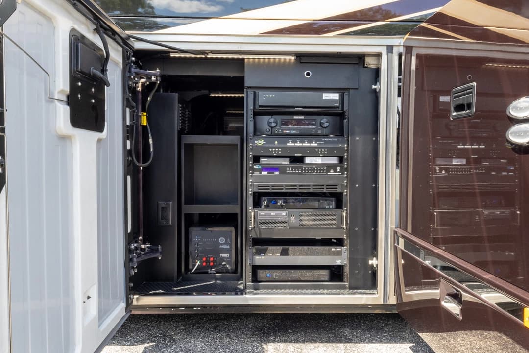 2021 Prevost Millennium H3-45 - Image 42