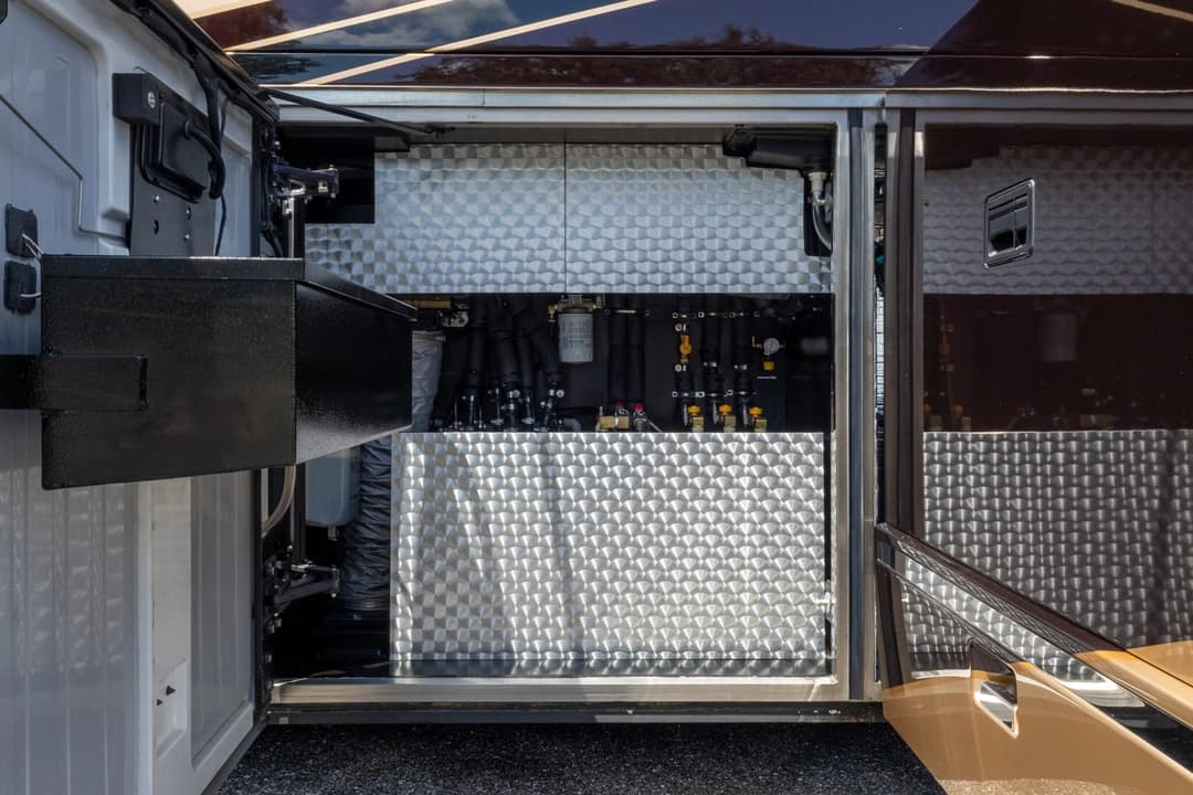 2021 Prevost Millennium H3-45 - Image 43