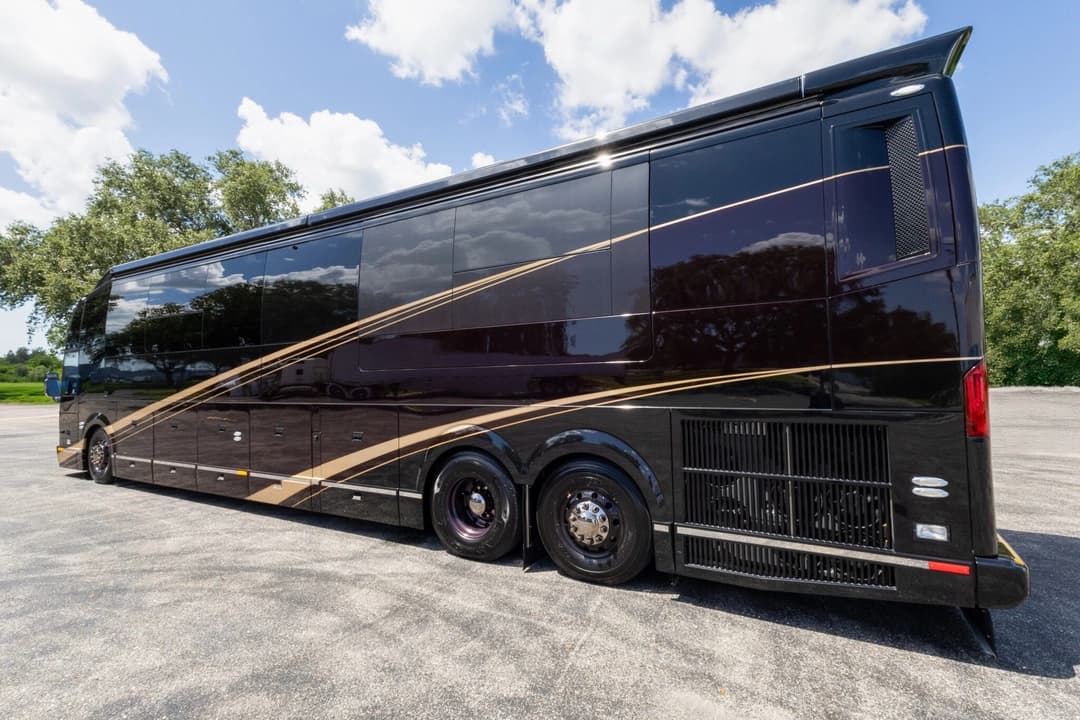 2021 Prevost Millennium H3-45 - Image 8