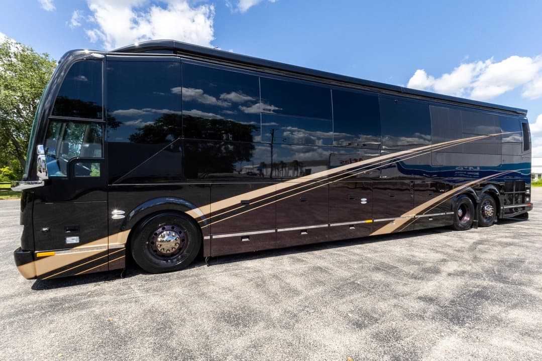 2021 Prevost Millennium H3-45 - Image 10