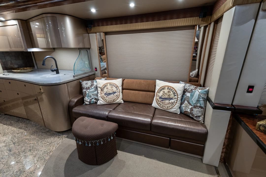 2008 Prevost Featherlite H3-45 - Image 15