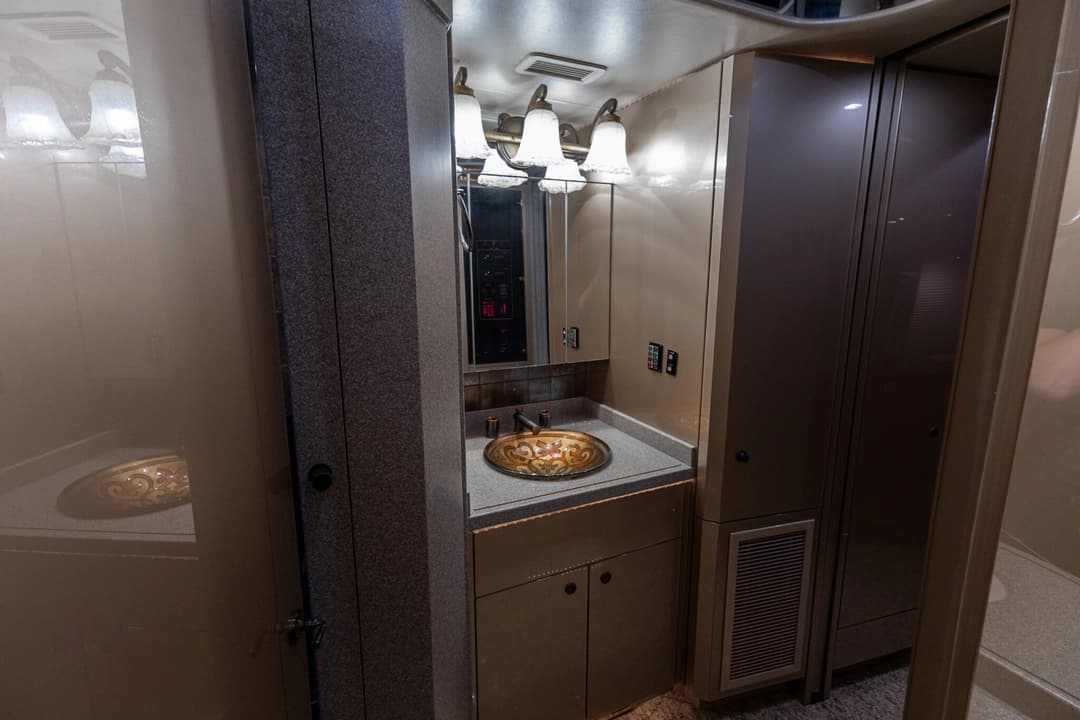 2008 Prevost Featherlite H3-45 - Image 22
