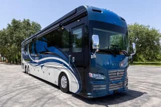 2022 Foretravel LV2 bus