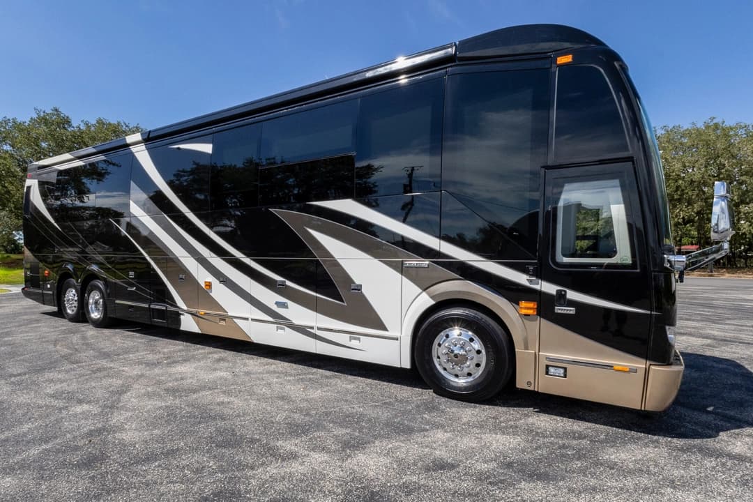 2021 Emerald Luxury Coaches H3 Series - Image 2
