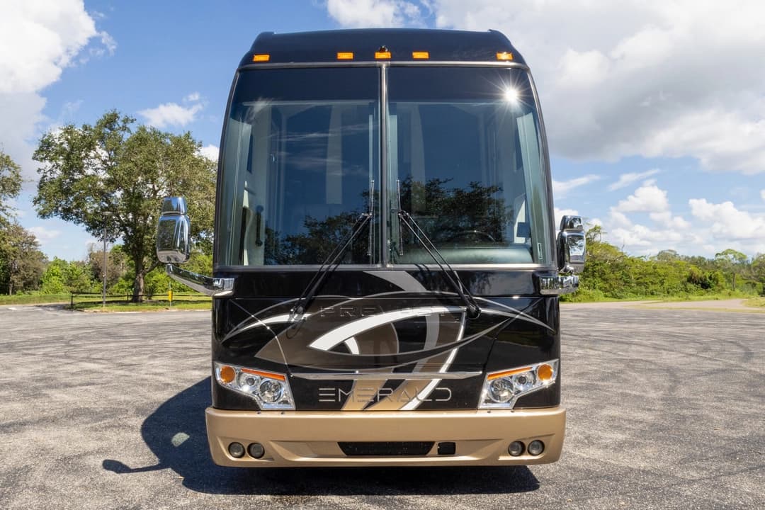 2021 Emerald Luxury Coaches H3 Series - Image 12