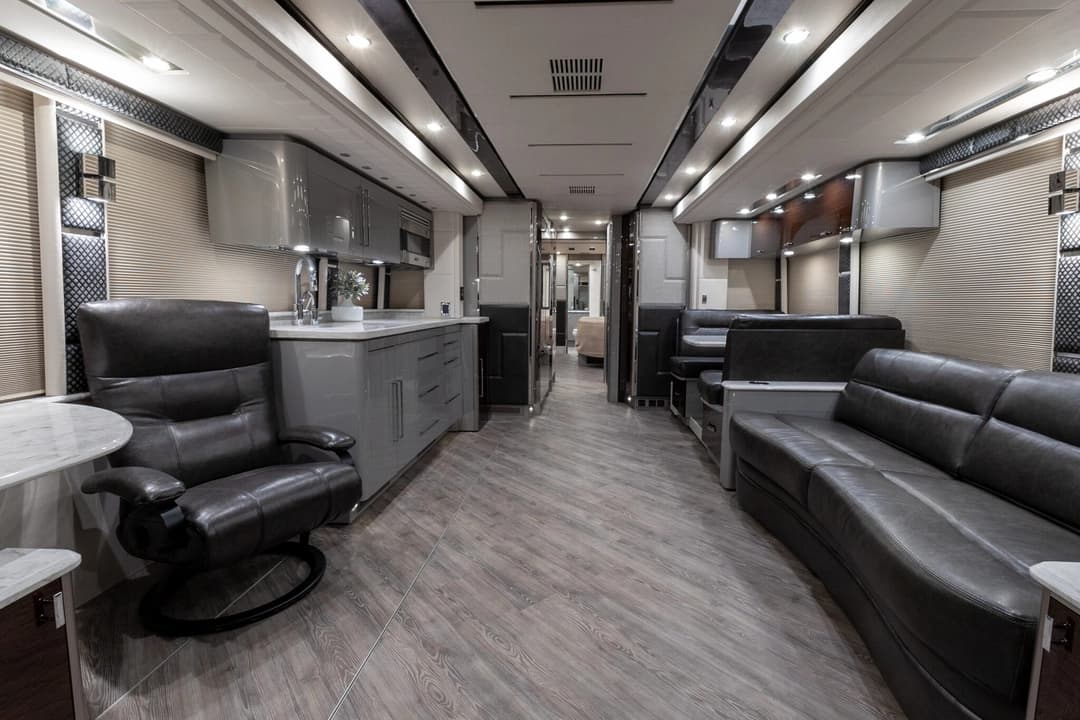 2021 Emerald Luxury Coaches H3 Series - Image 14