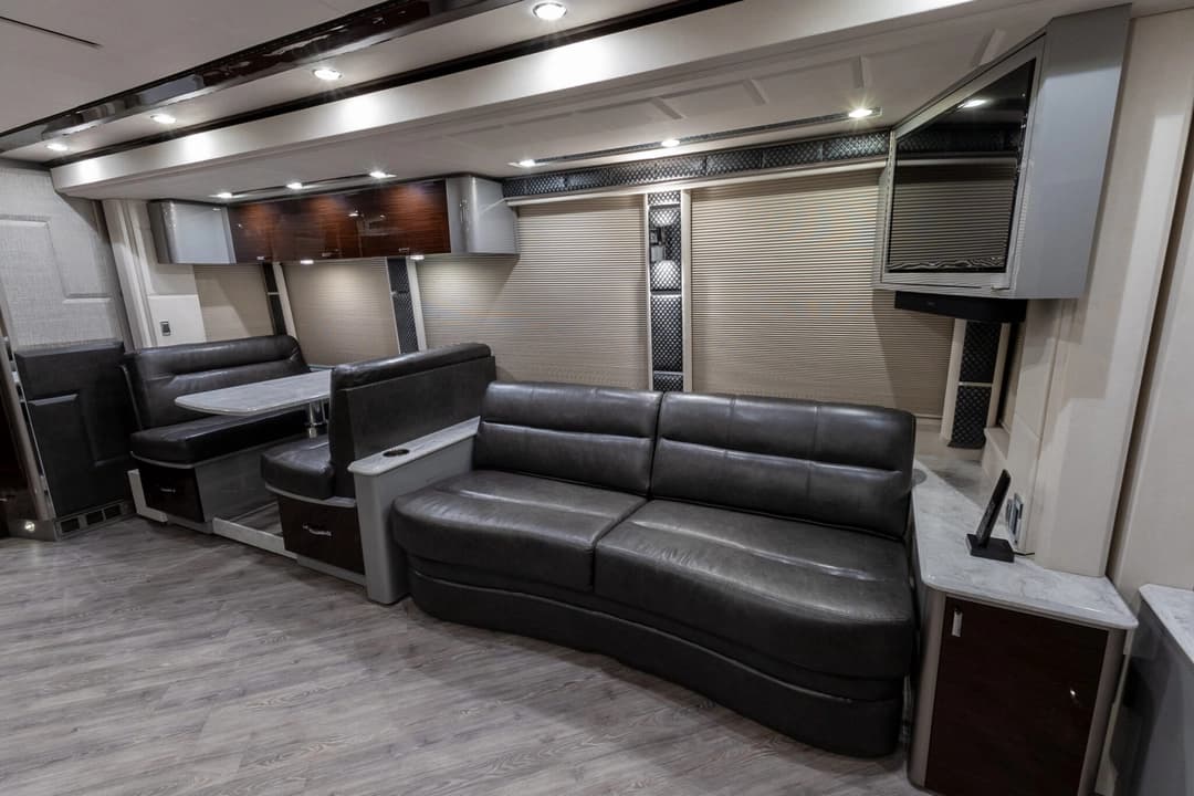 2021 Emerald Luxury Coaches H3 Series - Image 15