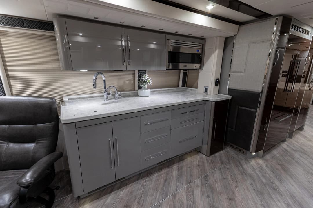 2021 Emerald Luxury Coaches H3 Series - Image 18