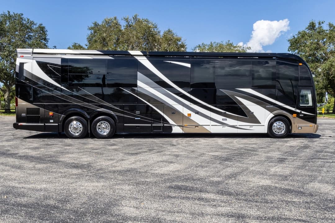 2021 Emerald Luxury Coaches H3 Series - Image 3