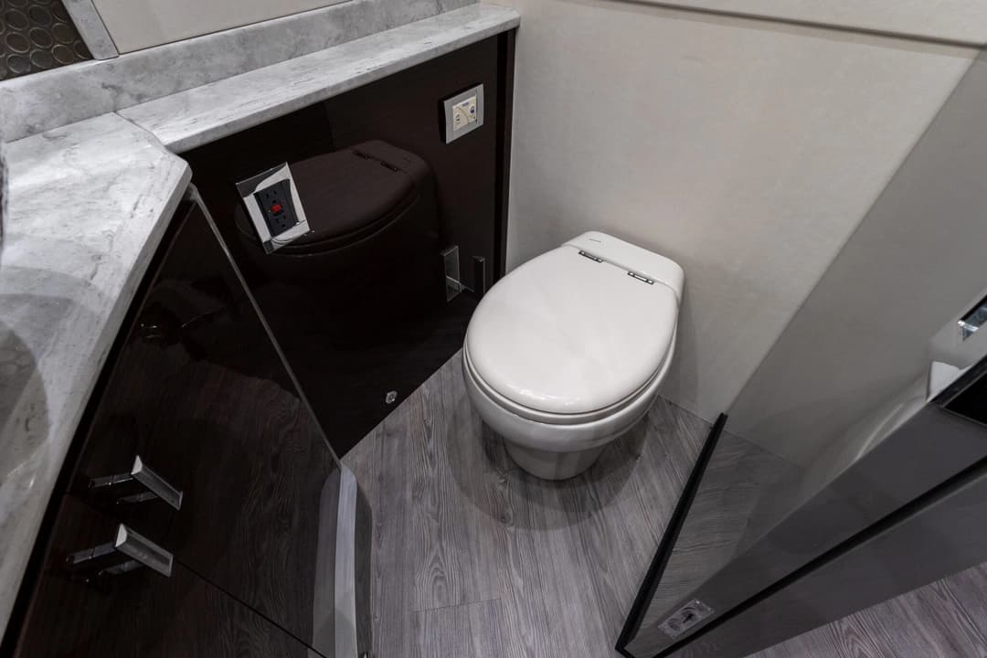 2021 Emerald Luxury Coaches H3 Series - Image 25