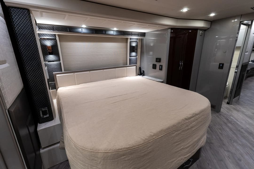 2021 Emerald Luxury Coaches H3 Series - Image 28