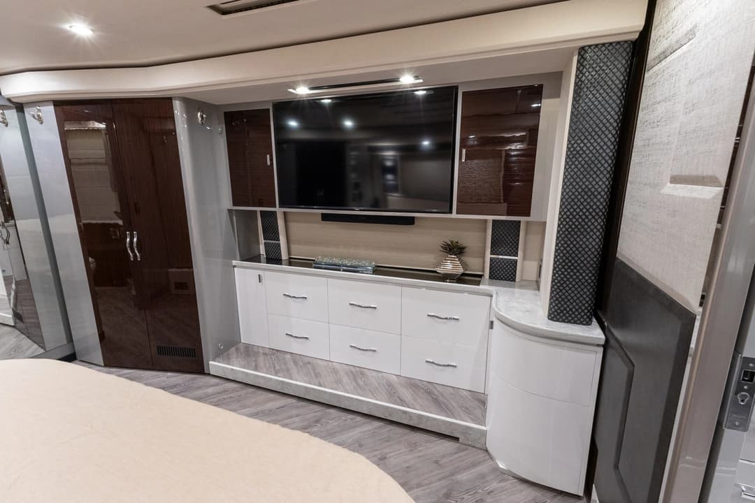 2021 Emerald Luxury Coaches H3 Series - Image 29
