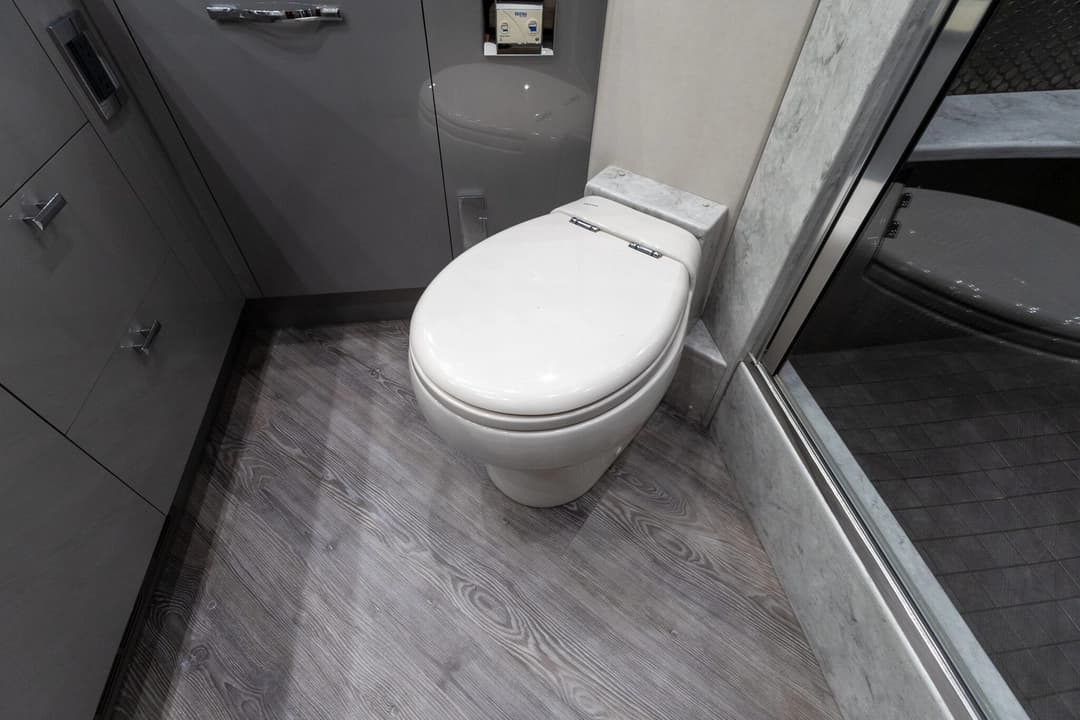 2021 Emerald Luxury Coaches H3 Series - Image 32