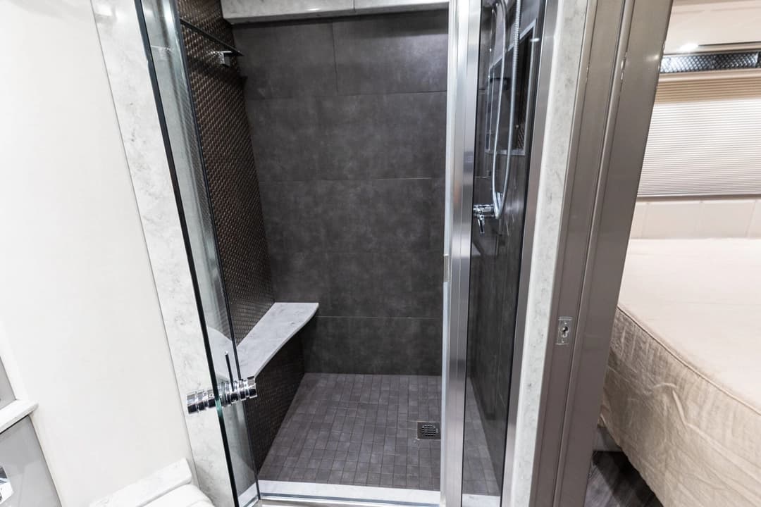 2021 Emerald Luxury Coaches H3 Series - Image 33