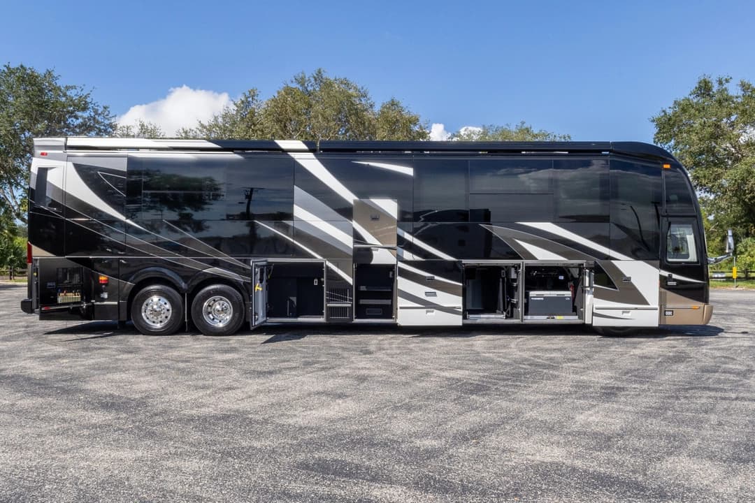 2021 Emerald Luxury Coaches H3 Series - Image 35