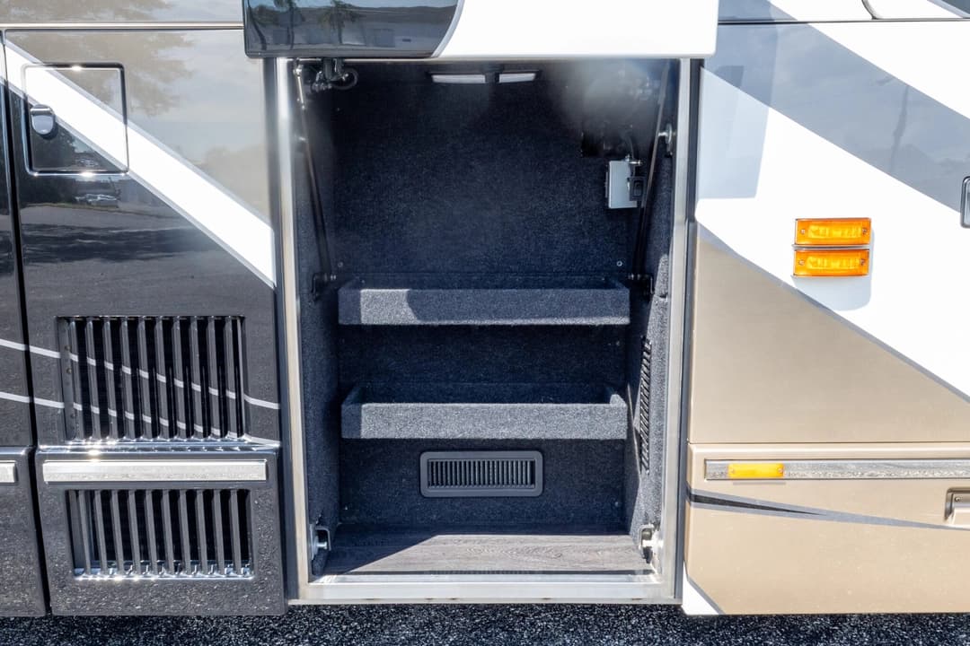 2021 Emerald Luxury Coaches H3 Series - Image 39