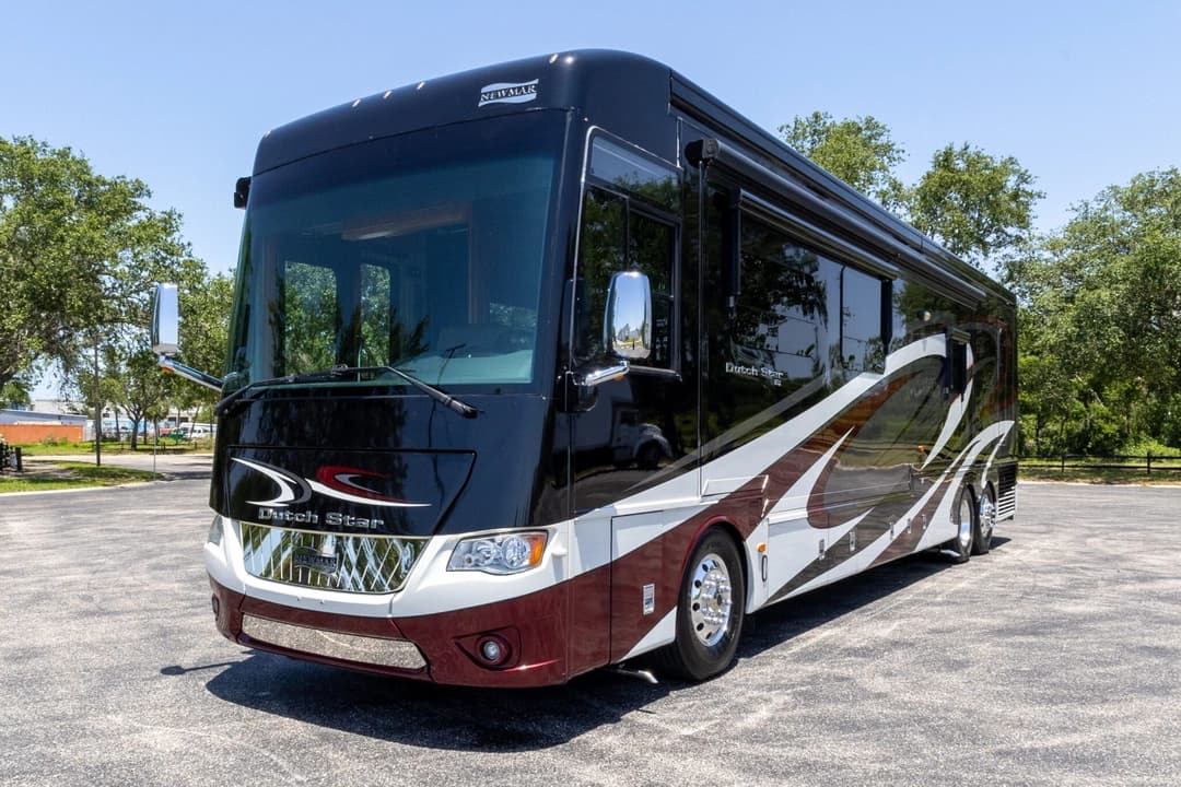 2017 Newmar Dutch Star Motorhome - Image 11