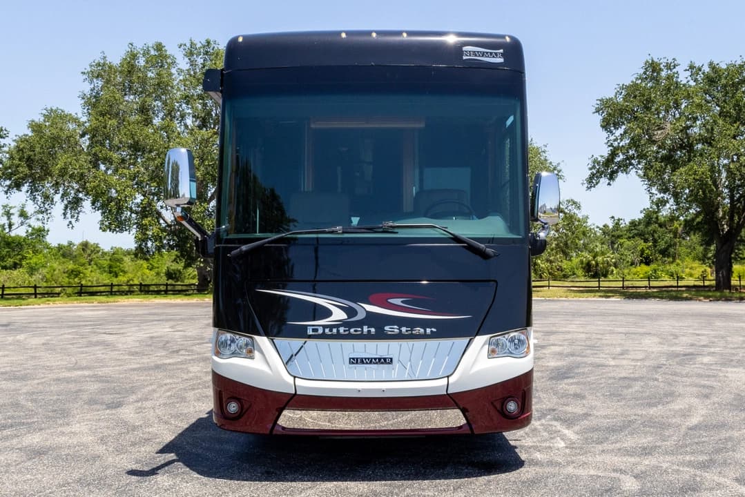 2017 Newmar Dutch Star Motorhome - Image 12