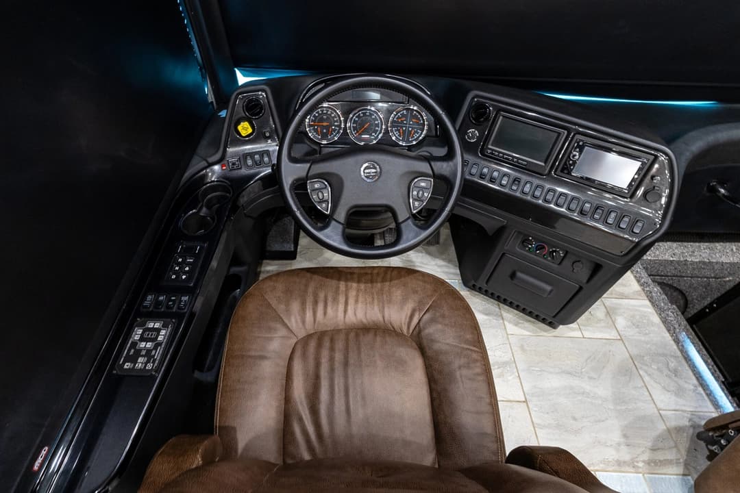 2017 Newmar Dutch Star Motorhome - Image 13