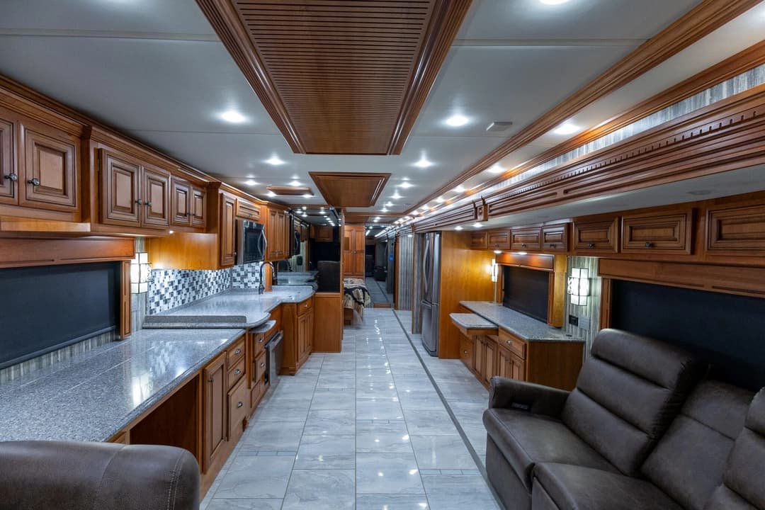 2017 Newmar Dutch Star Motorhome - Image 14