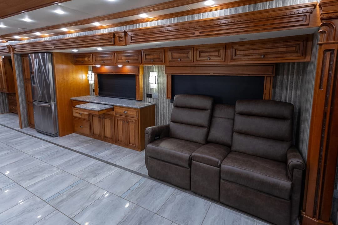 2017 Newmar Dutch Star Motorhome - Image 15