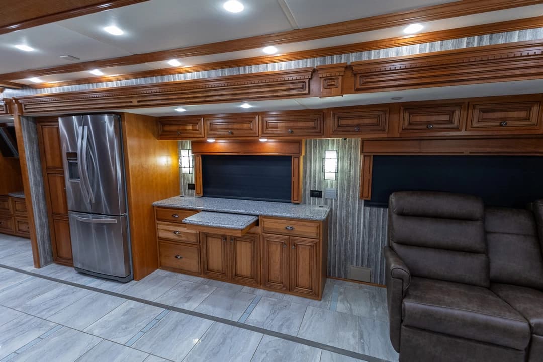 2017 Newmar Dutch Star Motorhome - Image 16
