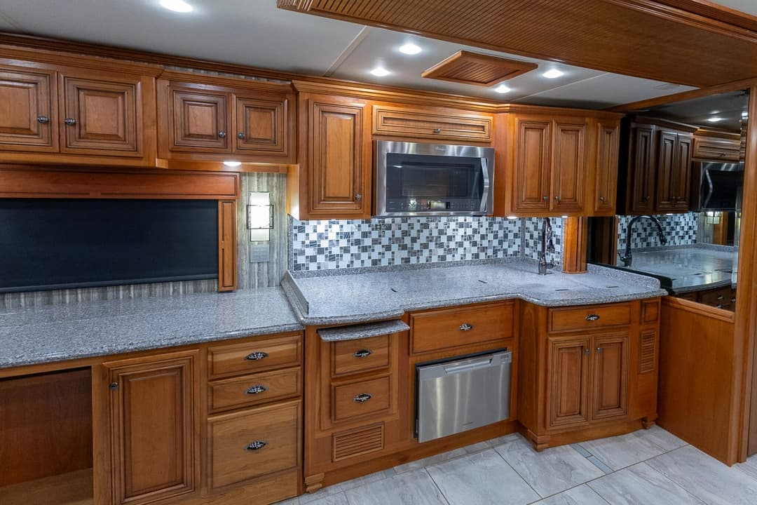 2017 Newmar Dutch Star Motorhome - Image 18