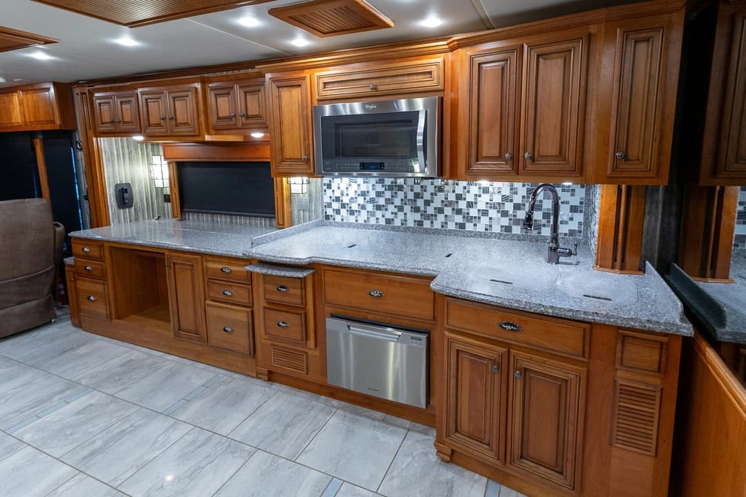 2017 Newmar Dutch Star Motorhome - Image 20