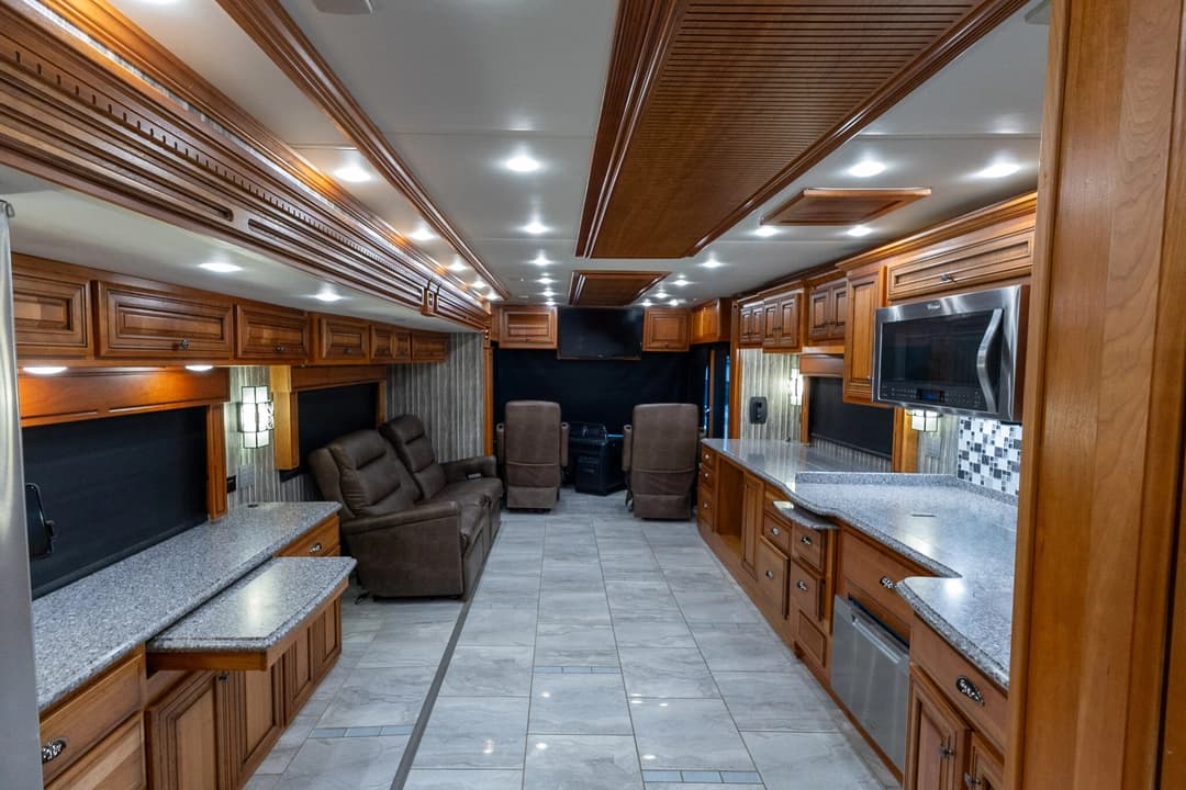 2017 Newmar Dutch Star Motorhome - Image 21