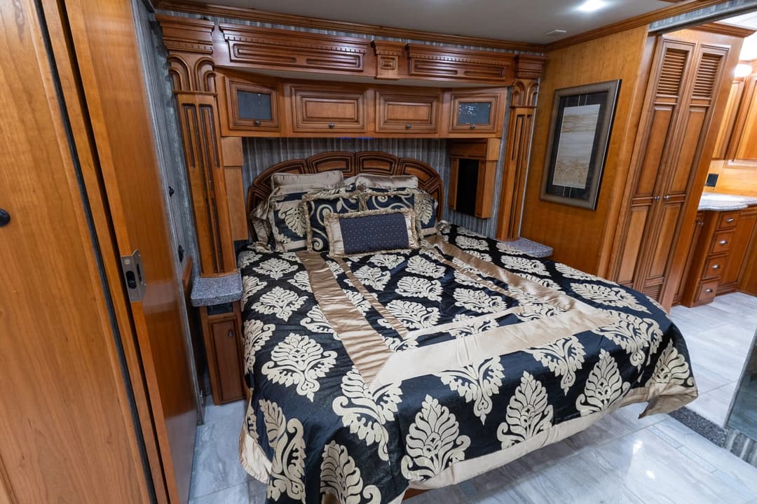 2017 Newmar Dutch Star Motorhome - Image 24