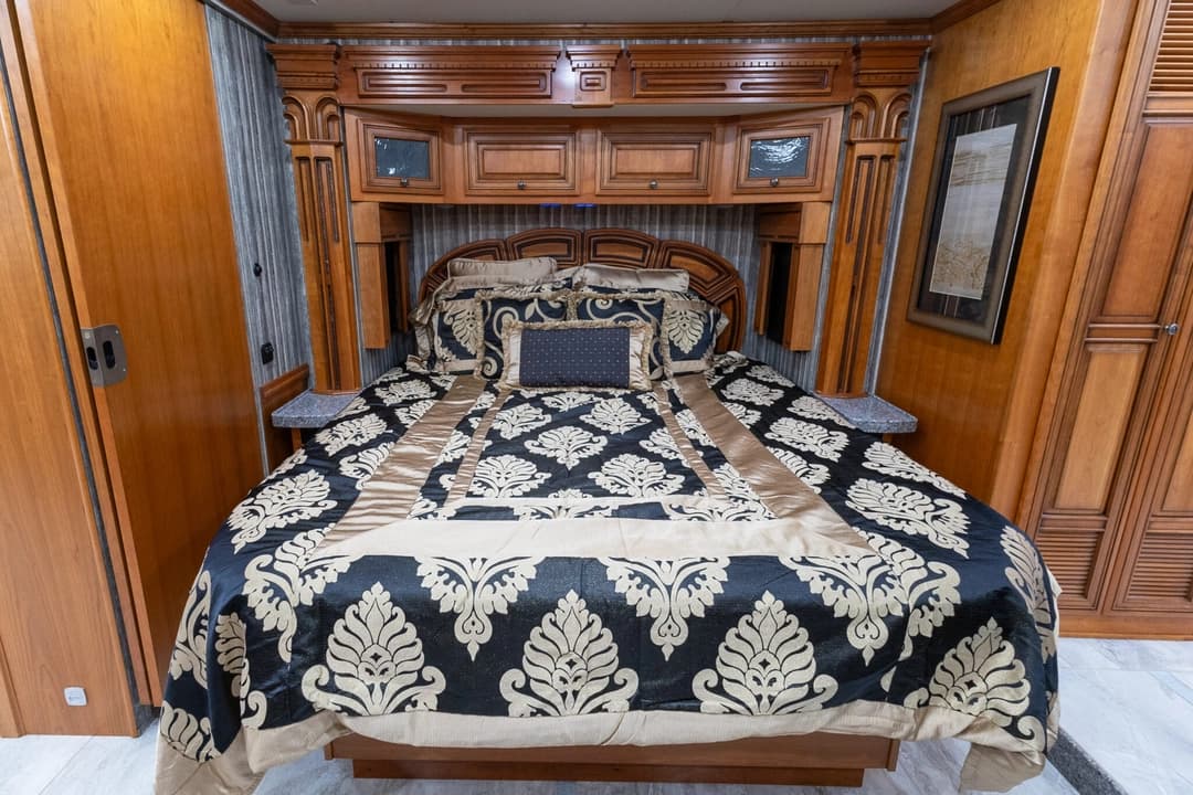 2017 Newmar Dutch Star Motorhome - Image 25