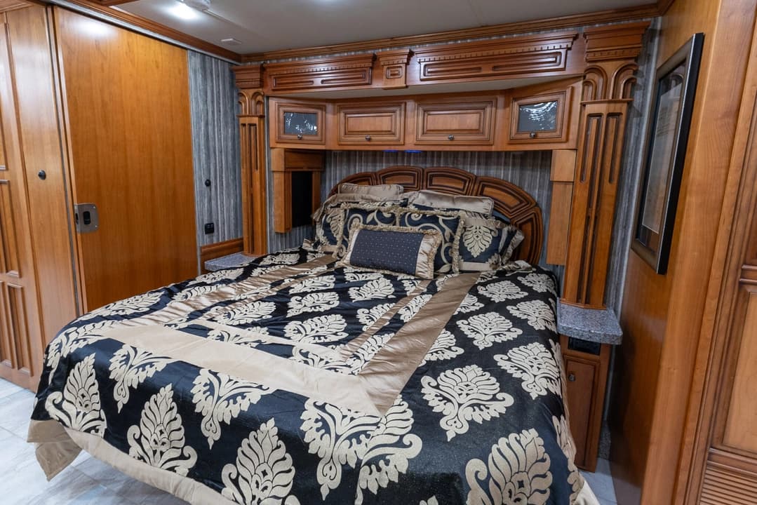 2017 Newmar Dutch Star Motorhome - Image 26
