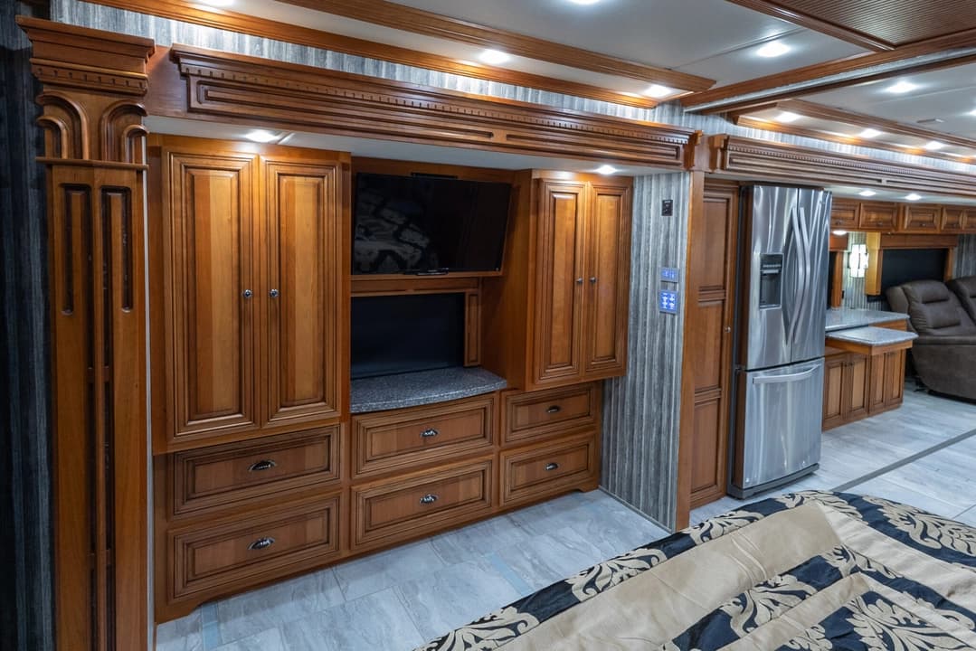 2017 Newmar Dutch Star Motorhome - Image 27