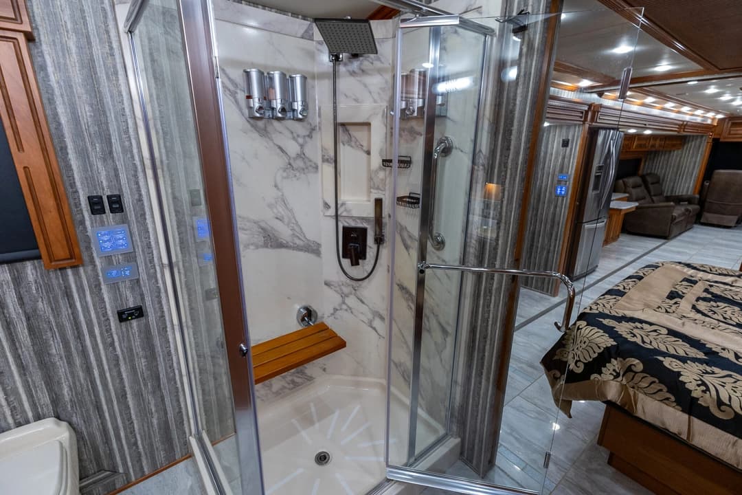 2017 Newmar Dutch Star Motorhome - Image 29