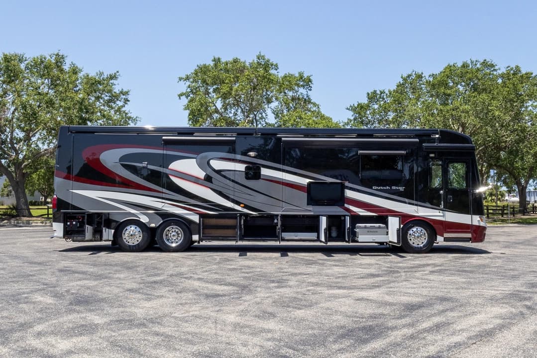 2017 Newmar Dutch Star Motorhome - Image 32