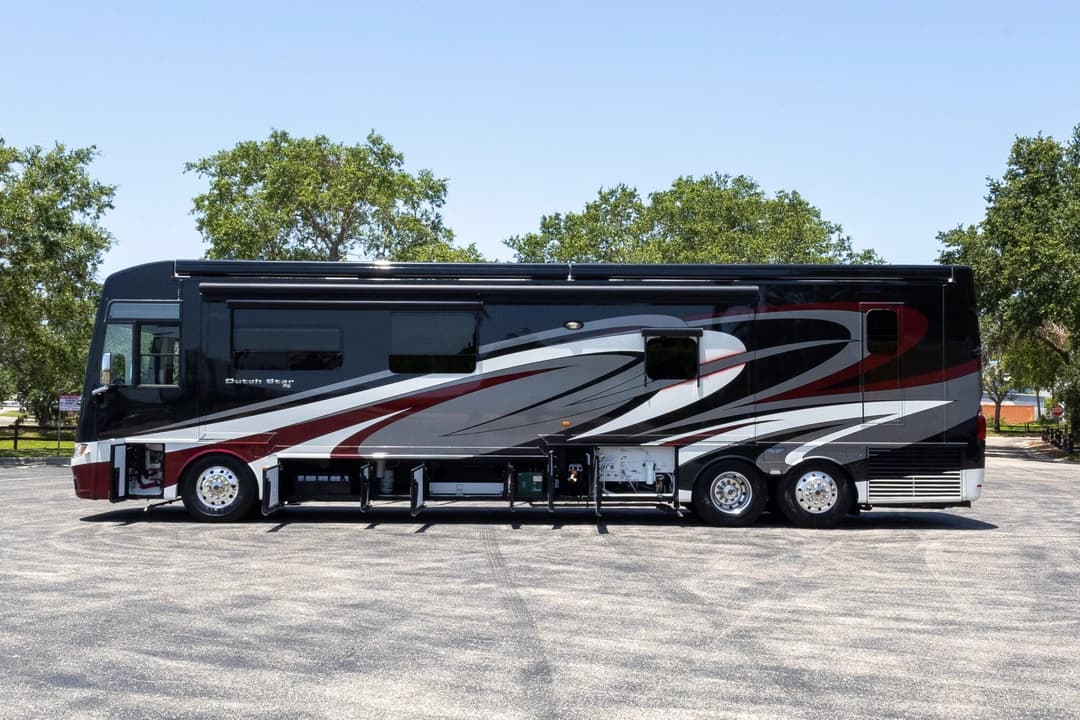 2017 Newmar Dutch Star Motorhome - Image 33