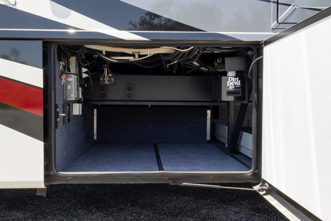 2017 Newmar Dutch Star Motorhome - Image 37