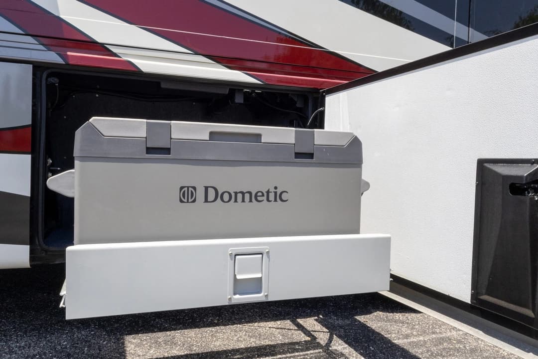 2017 Newmar Dutch Star Motorhome - Image 40