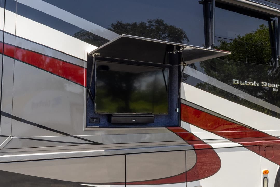 2017 Newmar Dutch Star Motorhome - Image 41