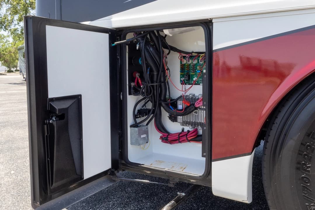 2017 Newmar Dutch Star Motorhome - Image 42