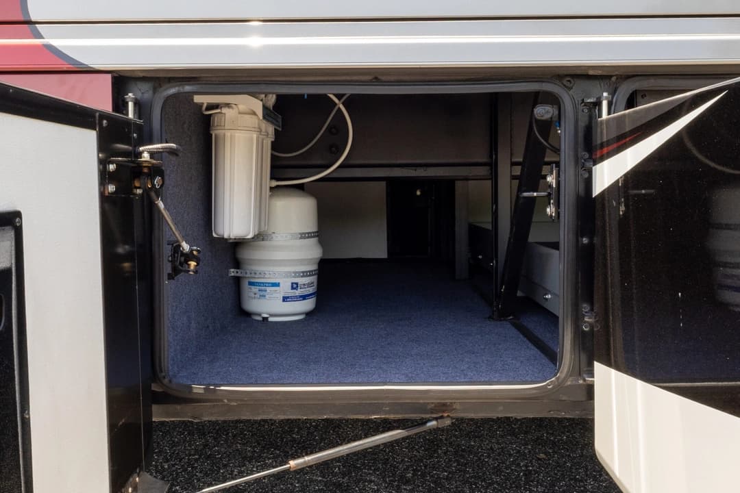 2017 Newmar Dutch Star Motorhome - Image 44